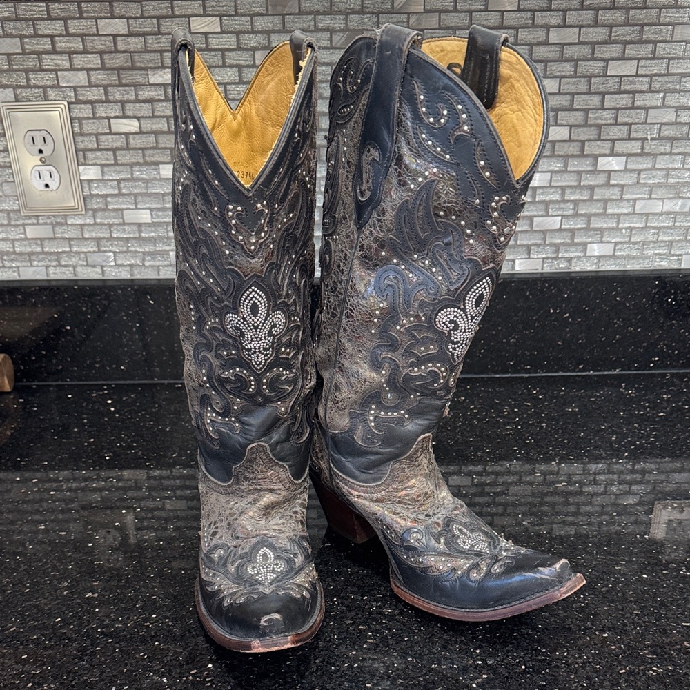CORRAL Boots C2827  Fleur De Lis design embellished w/crystals & studs EUC